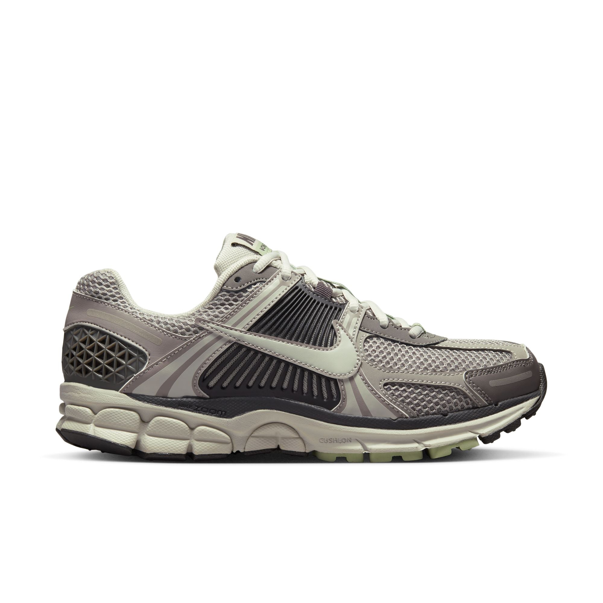 Nike: W Nike Zoom Vomero 5 (001) | DSMG E-SHOP