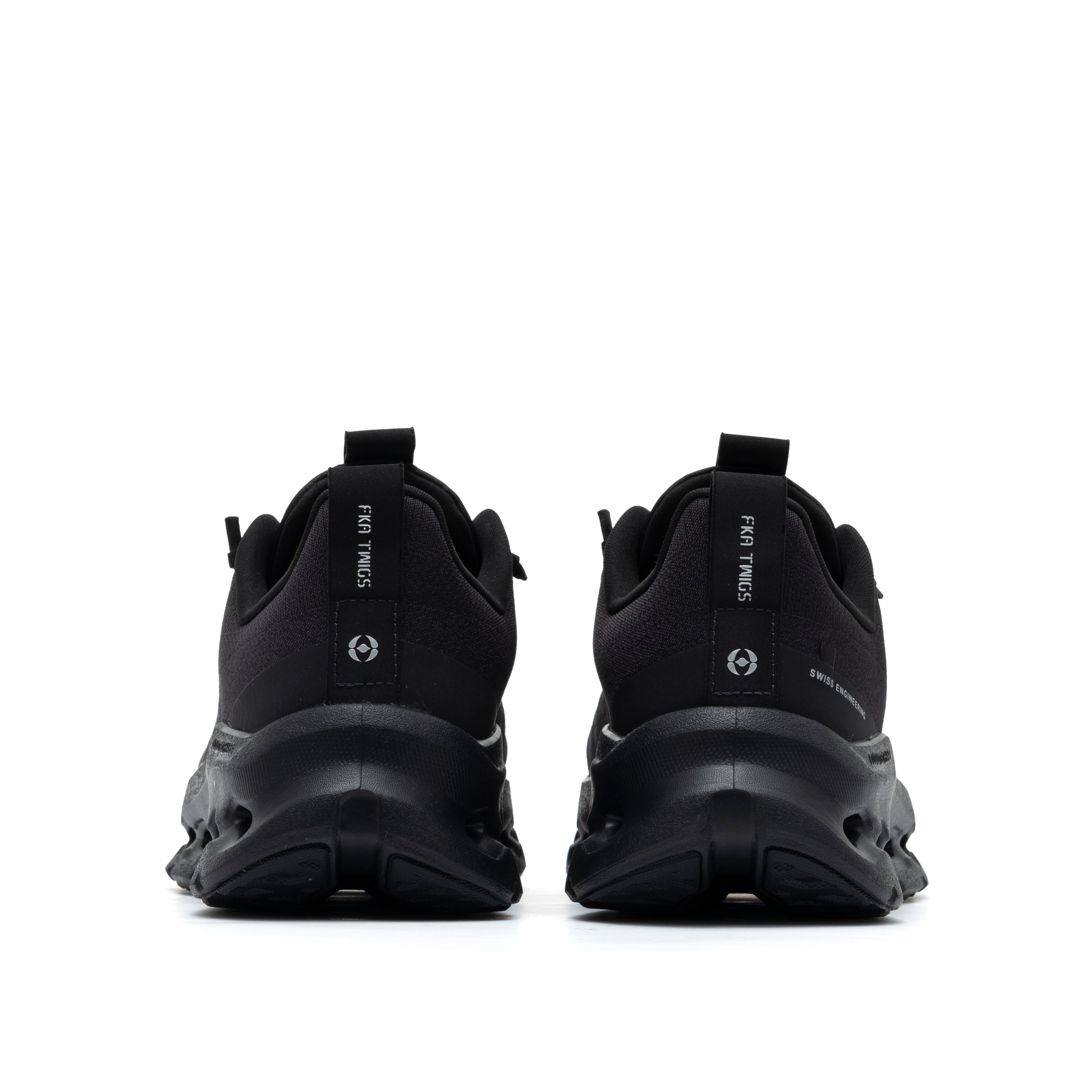 ON RUNNING: Cloudtilt Eusexua M (Allblack) | DSMG E-SHOP