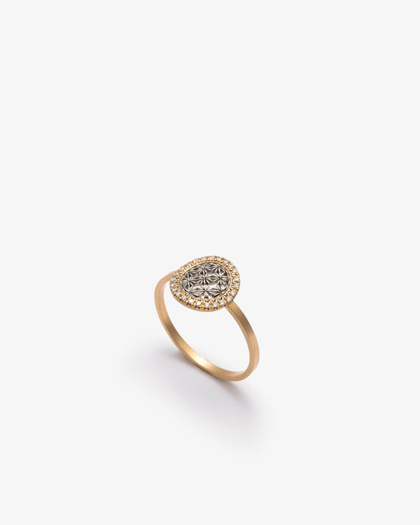 NIKOLLE RADI - Small Round Damask Ring - (G)