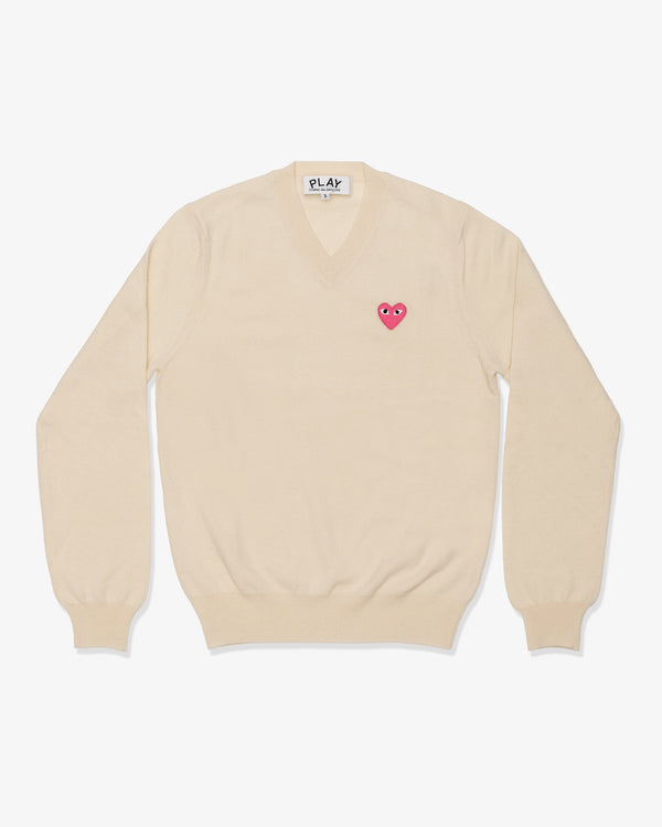 CDG PLAY - Top Worsted Yarn Lambswool Jersey V-Neck Sweater with Pink Emblem - (Natural)