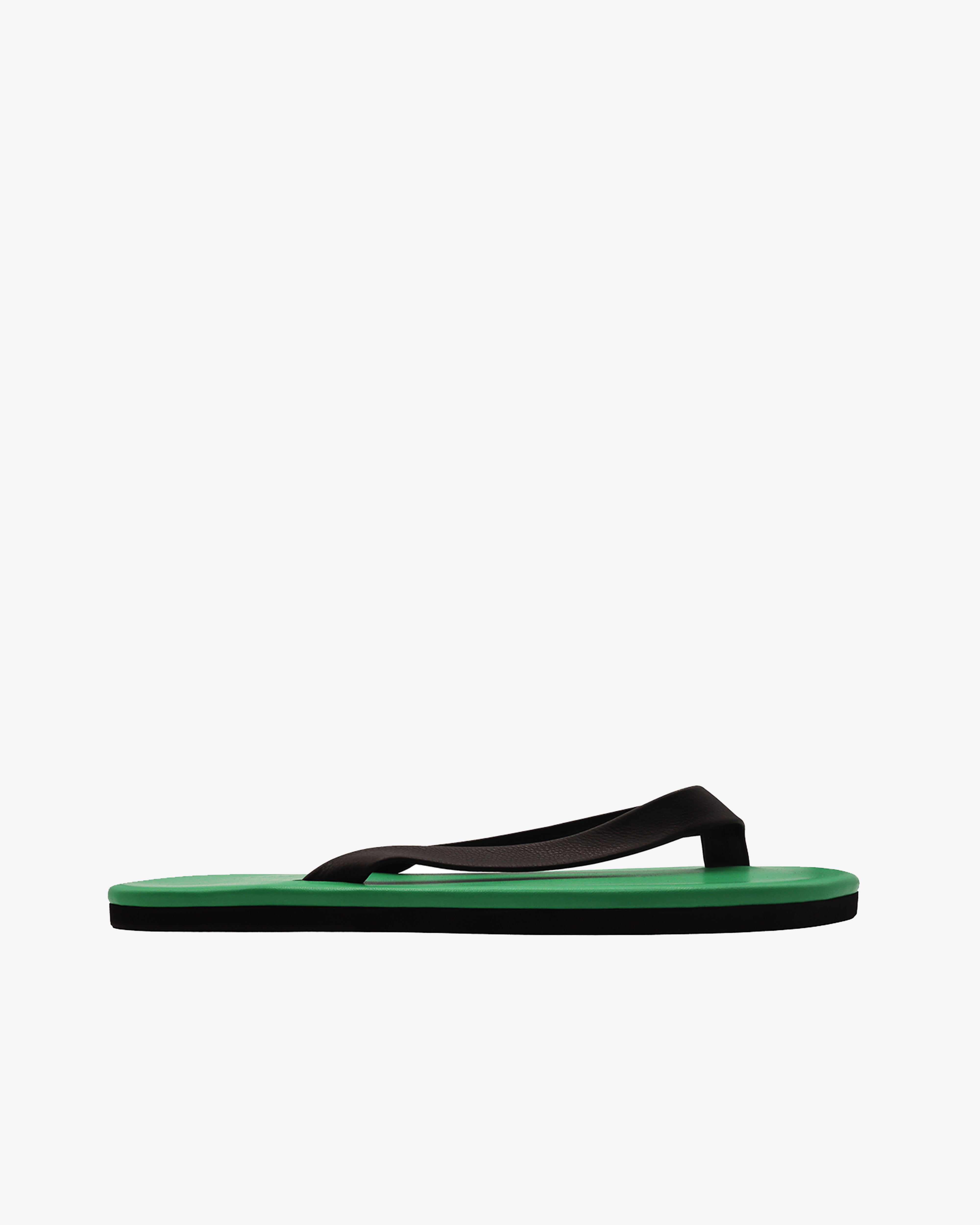 AURALEE: SOFT LEATHER FLIP-FLOPS (GREEN X BLACK) | DSMG E-SHOP