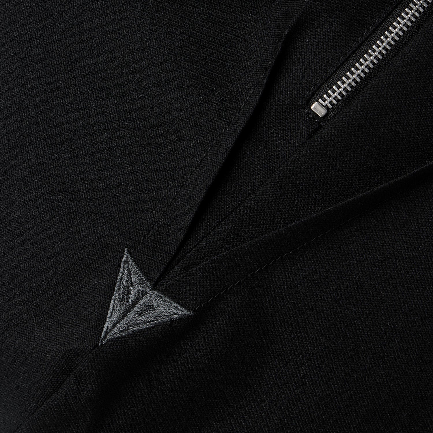 ASICS NOVALIS: Isatis Bag (Black) | DSMG E-SHOP
