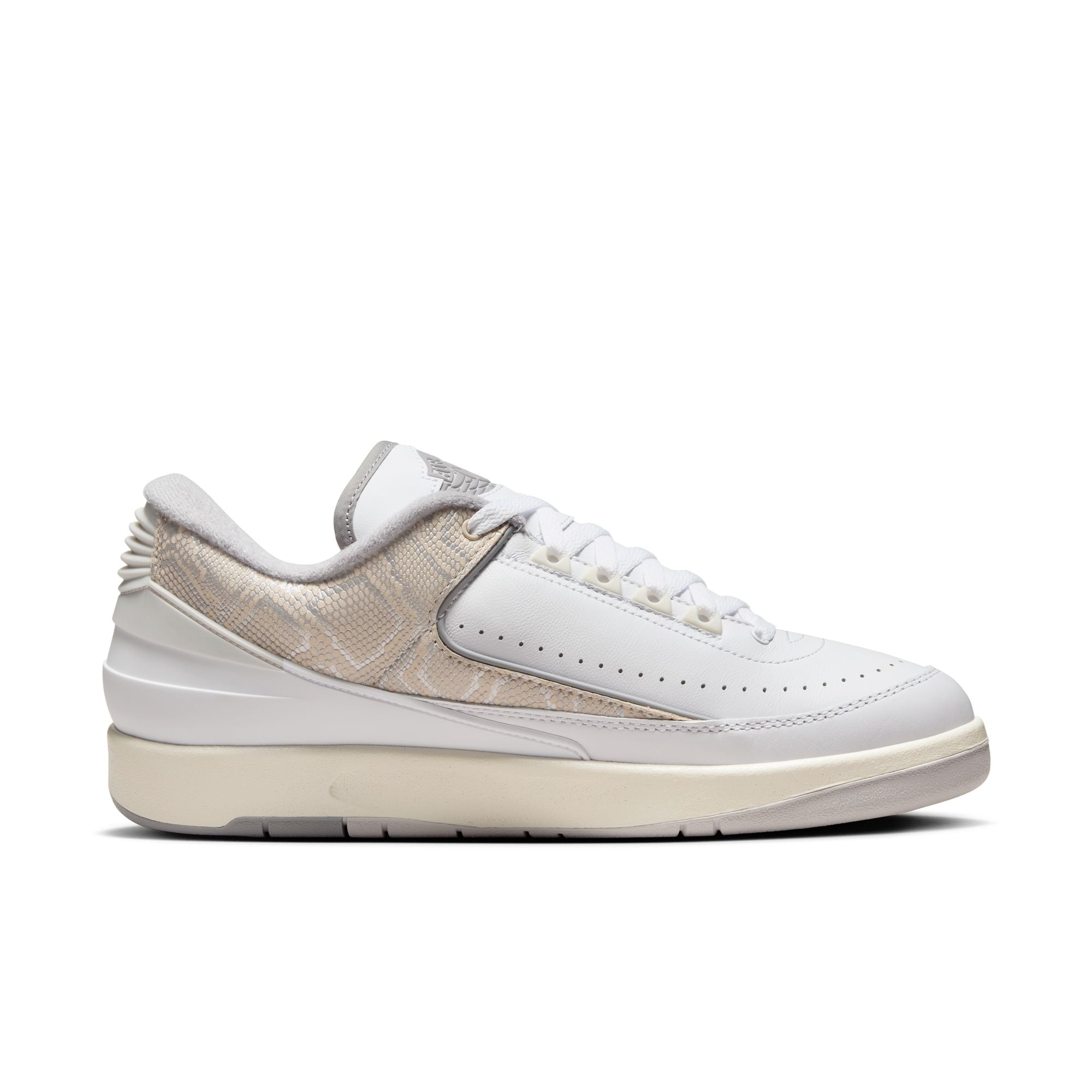 NIKE - Air Jordan 2 Retro Low - (White/Cement Grey-Sanddrift-Ne