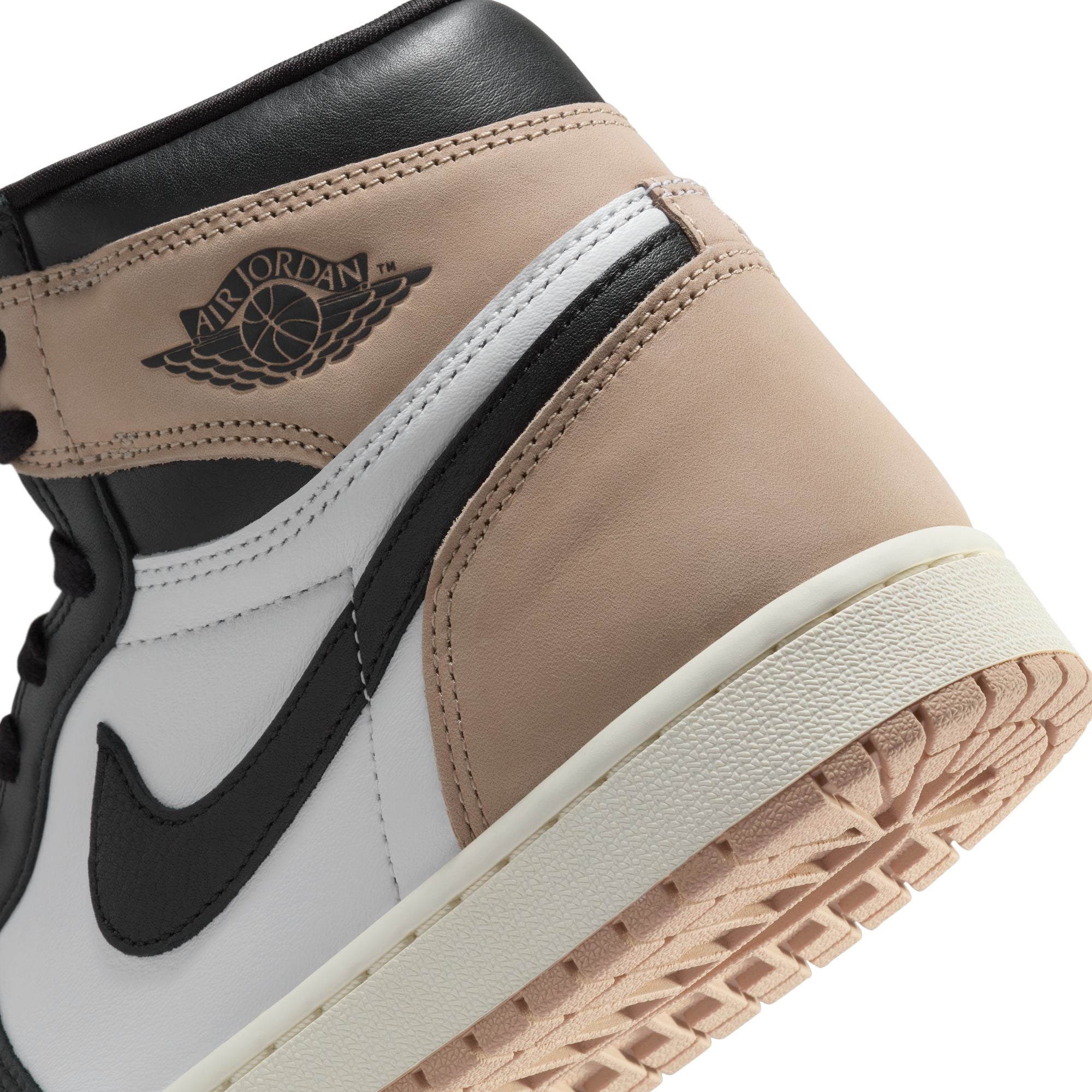 Nike: Wmns Air Jordan 1 Retro Hi Og (021) | DSMG E-SHOP