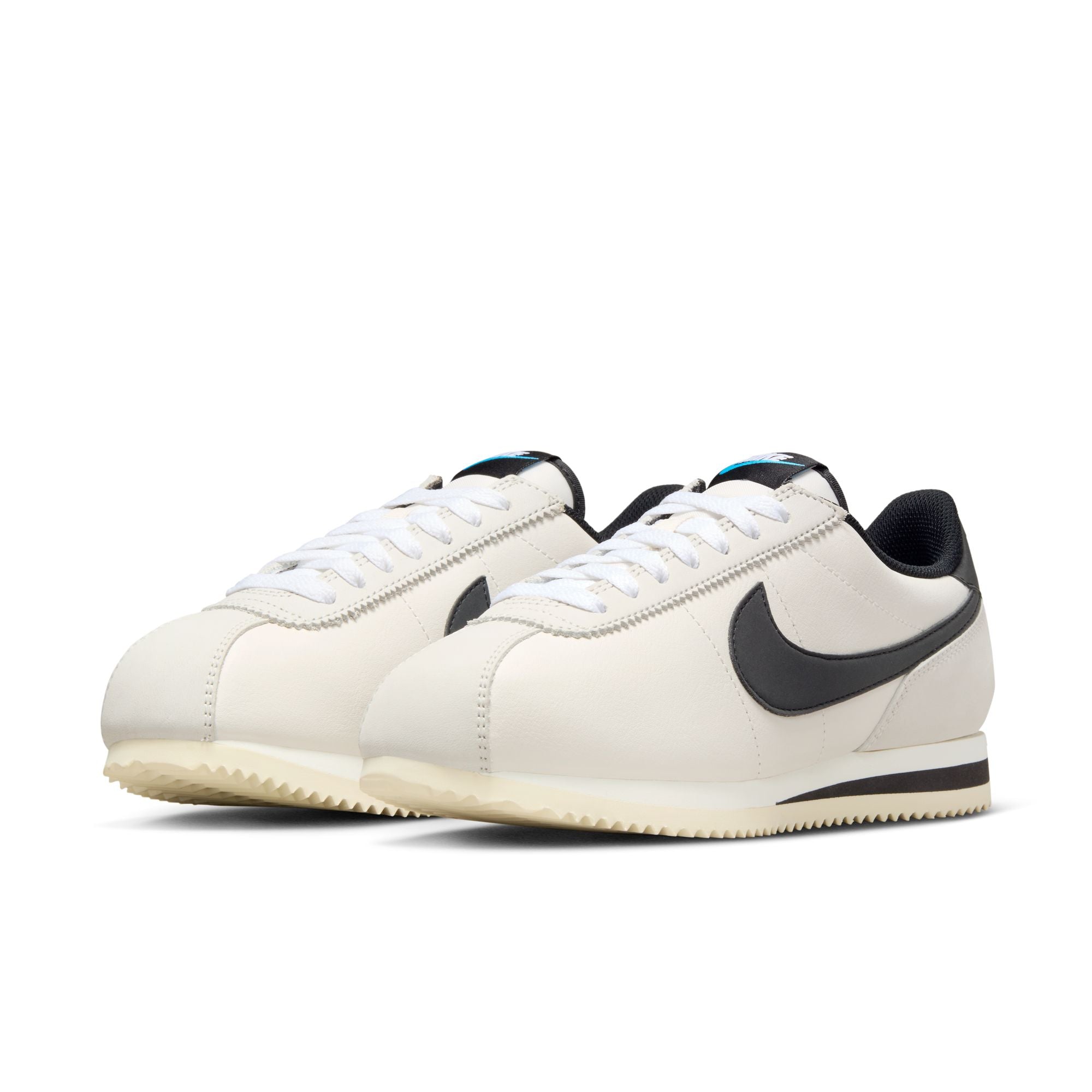 NIKE - W Nike Cortez Se - (Phantom/Black-Lt Bone-Coconut Milk-Sail-Blue  Tint)