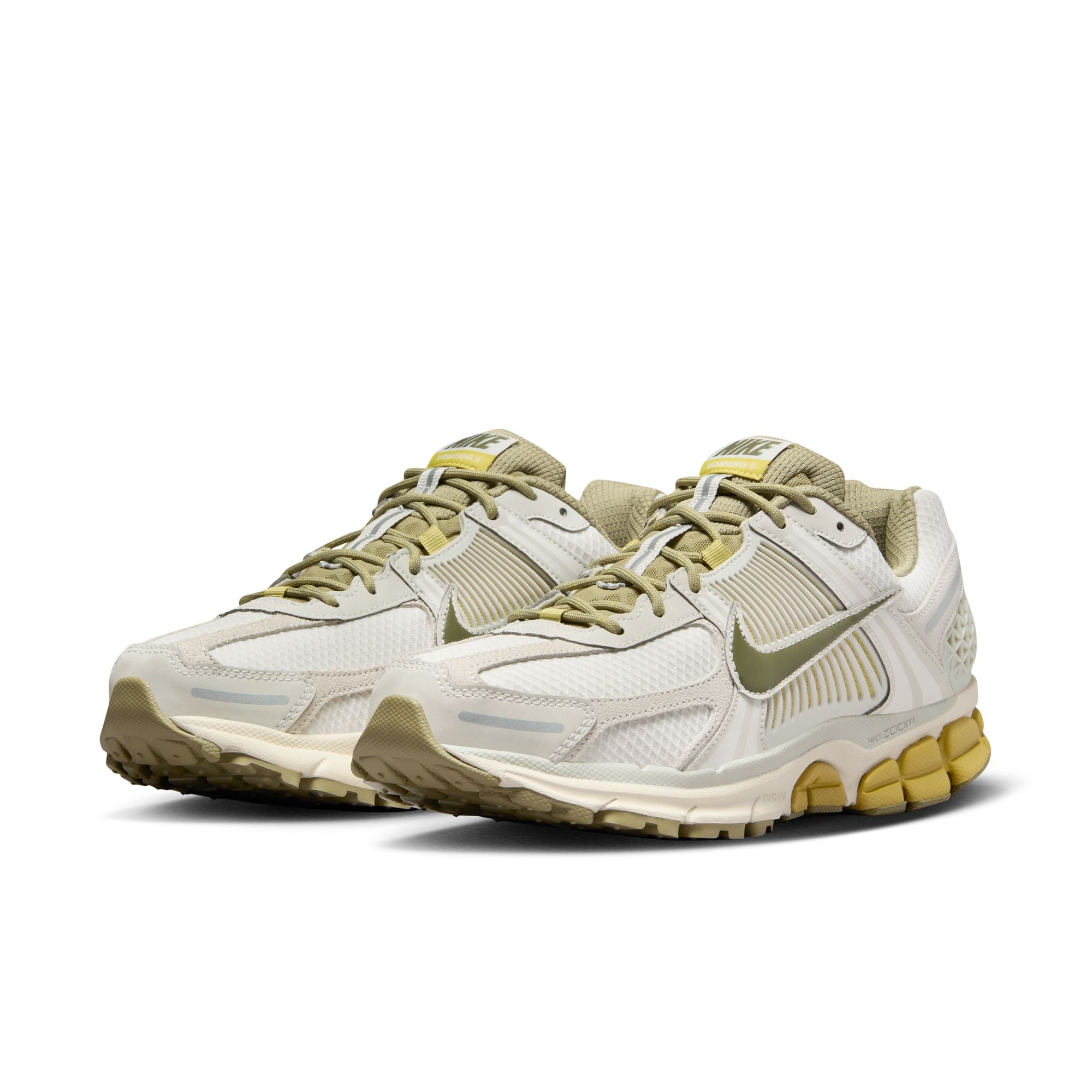 NIKE - Nike Zoom Vomero 5 - (Lt Bone/Med Olive-Neutral Oliv