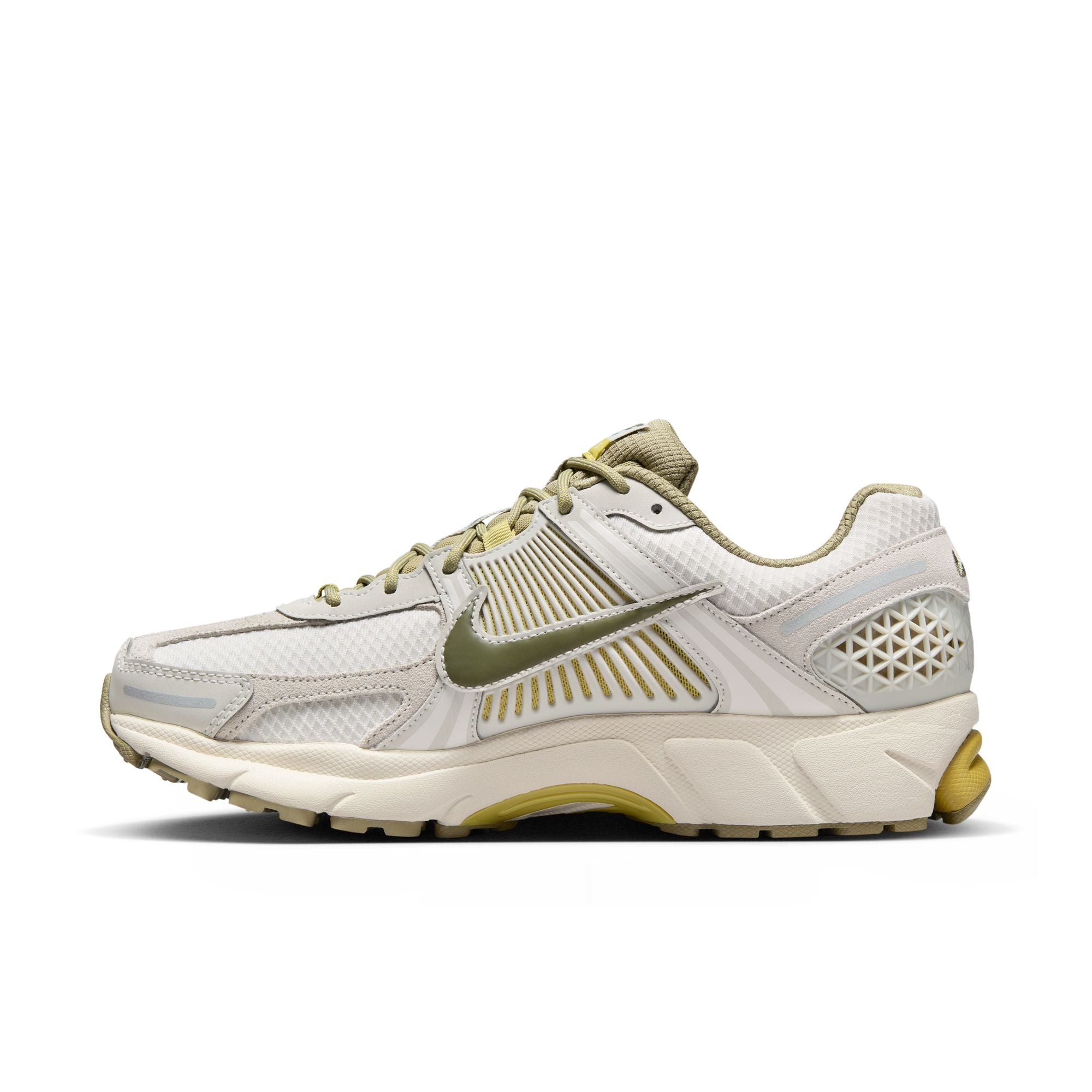 NIKE - Nike Zoom Vomero 5 - (Lt Bone/Med Olive-Neutral Oliv