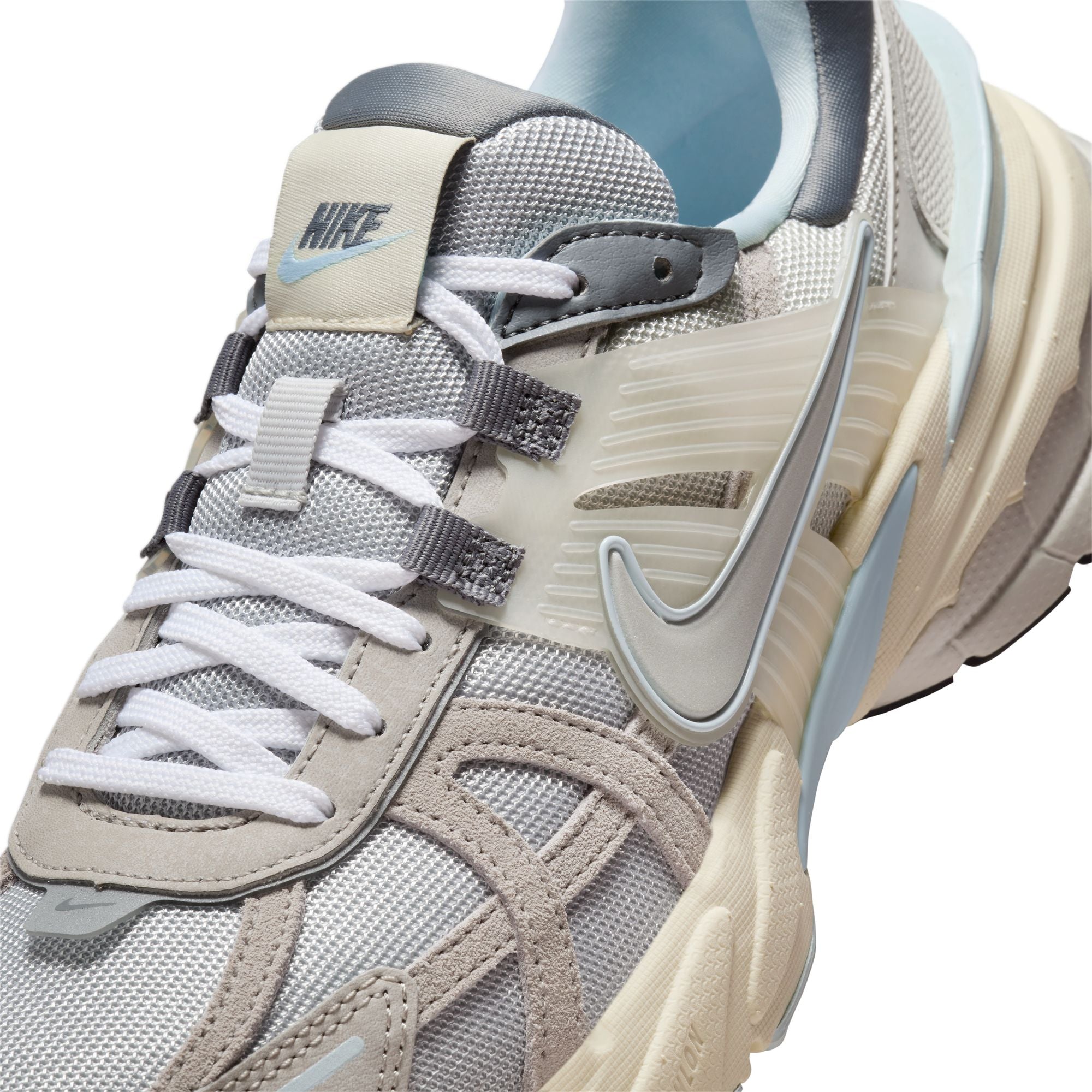 NIKE: Nike V2K Run (Lt Bone/Mtlc Platinum-Lt Iron ) | DSMG E-SHOP