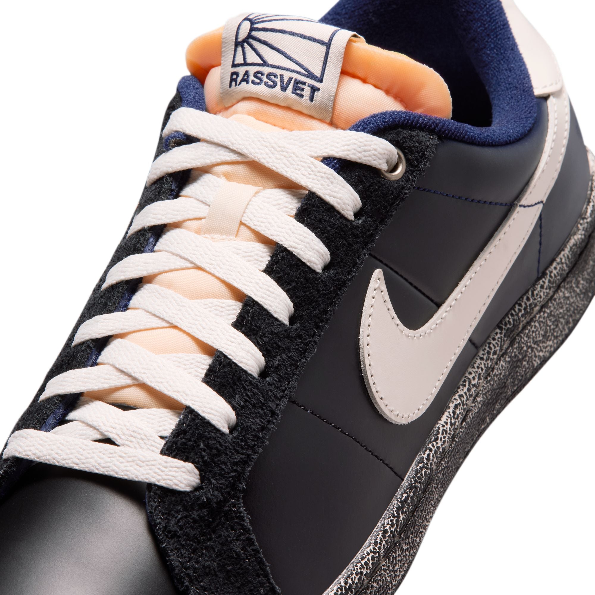 NIKE: Sb Zoom Tennis Classic Qs Rsv (IO9846-400) | DSMG E-SHOP