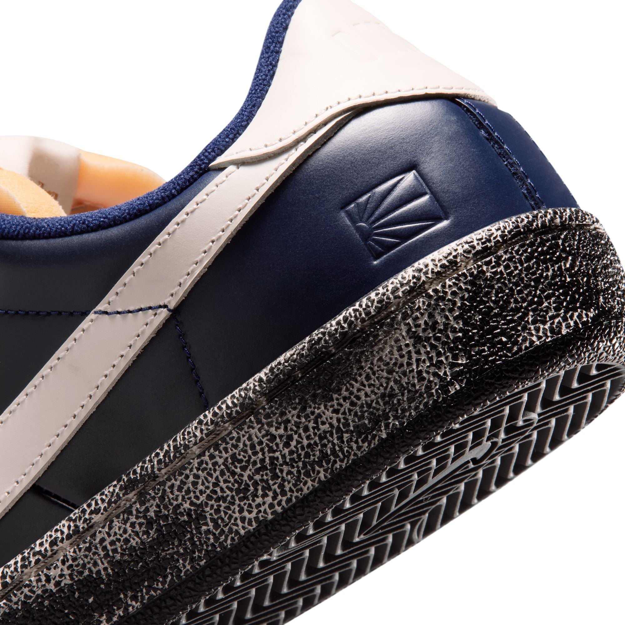 NIKE: Sb Zoom Tennis Classic Qs Rsv (IO9846-400) | DSMG E-SHOP