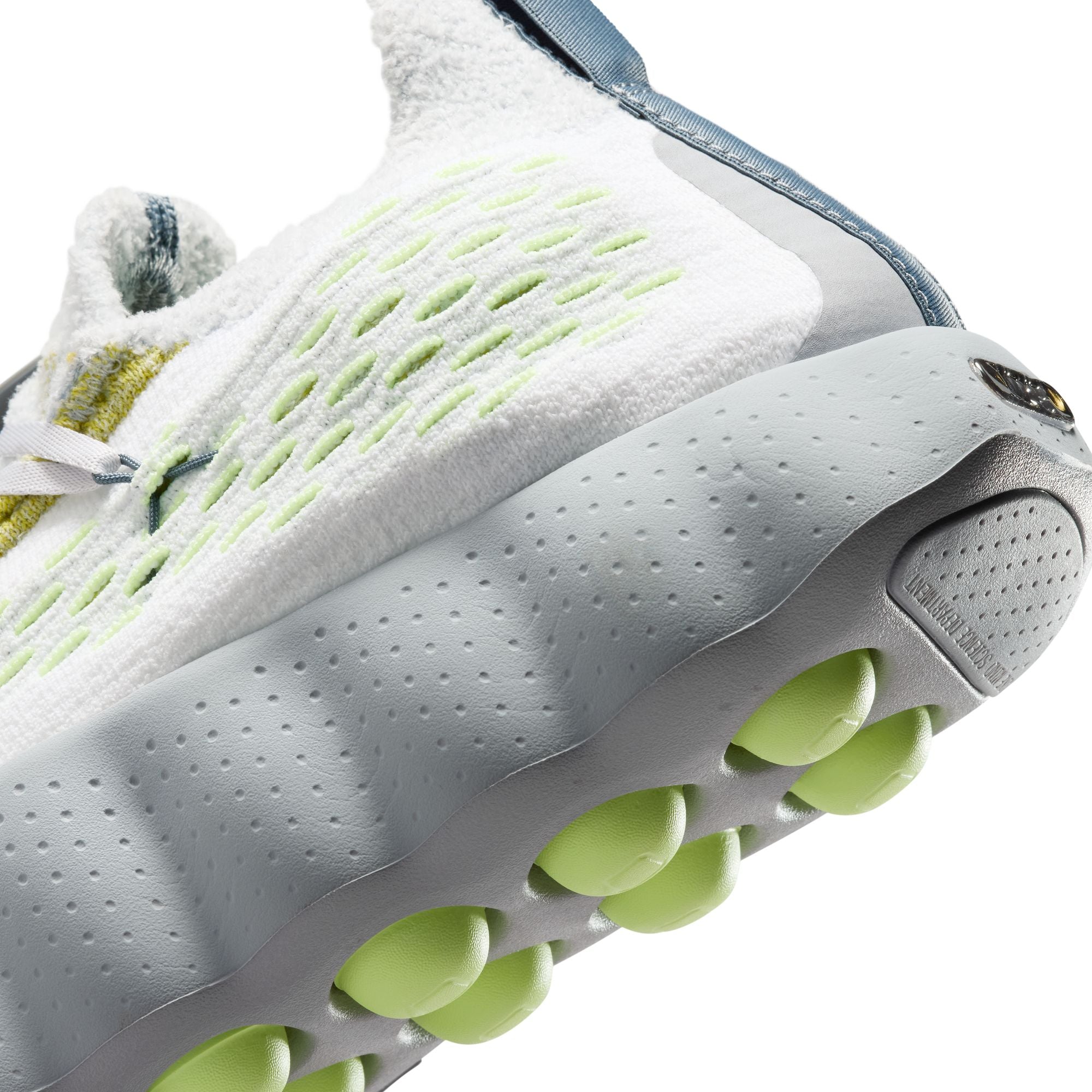 NIKE: Nike Mind 002 Fk Qs (IR2176-100) | DSMG E-SHOP