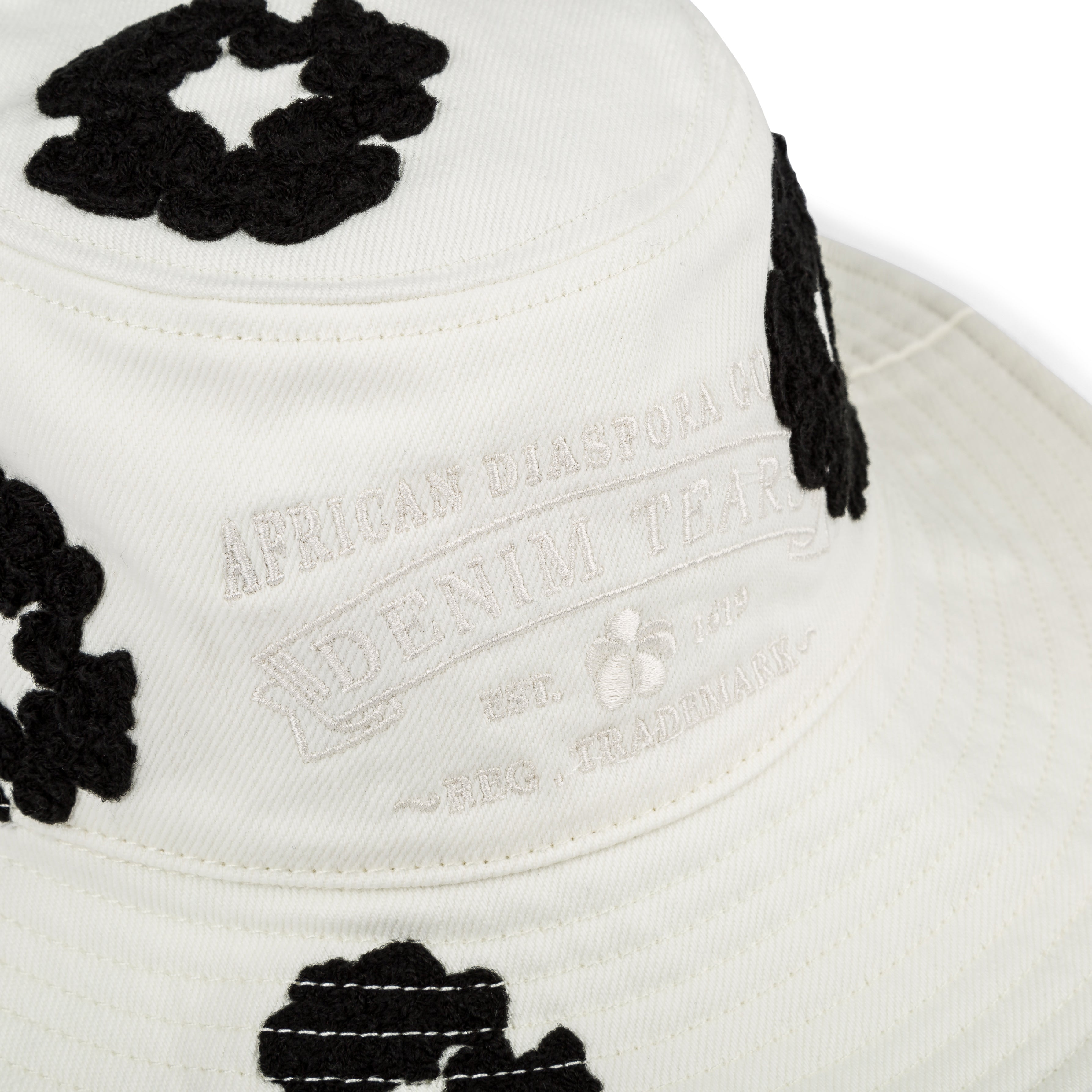 DENIM TEARS: Denim Wreath Bucket Hat (White) | DSMG E-SHOP