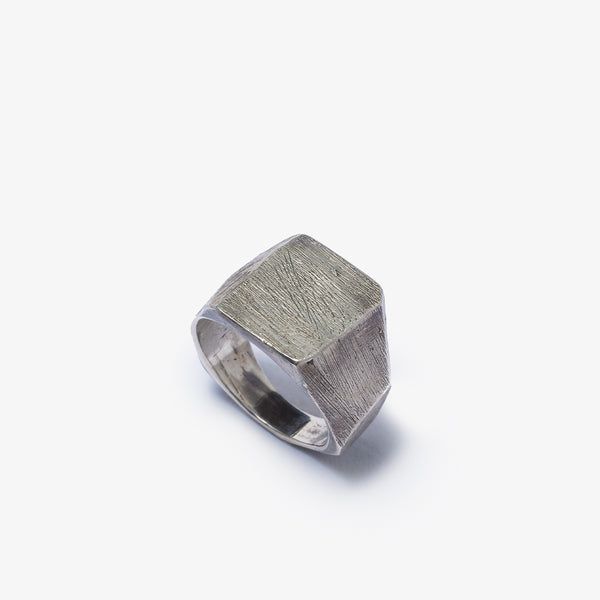 13 LUCKY MONKEY - ZAHA TEXTURED SIGNET Ring - (Svr)