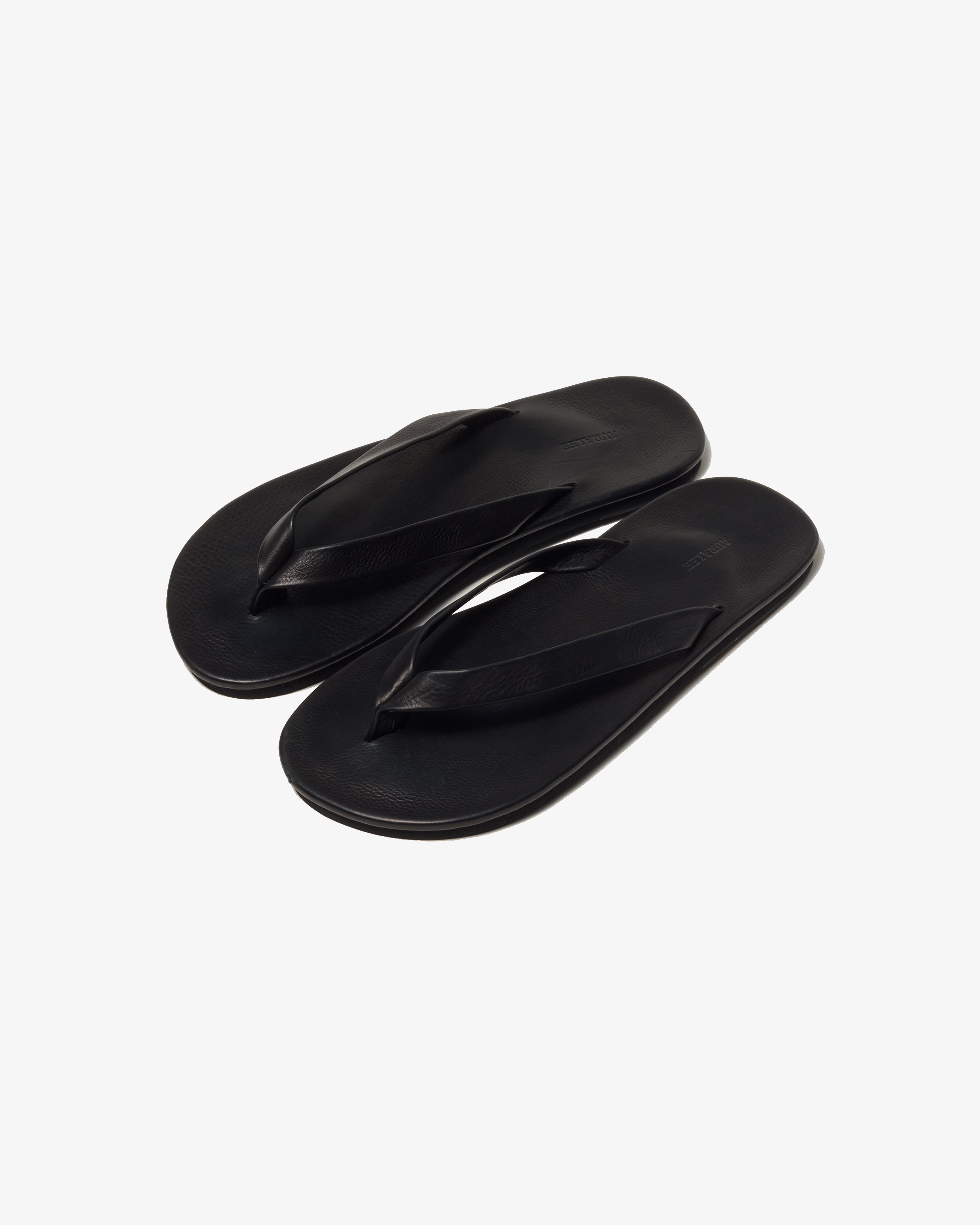 AURALEE: SOFT LEATHER FLIP-FLOPS (BLACK) | DSMG E-SHOP